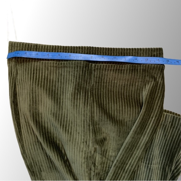 NWT Aerie Groove On High Waisted Velour Flare Olive Green Pants, size M - Picture 9 of 12